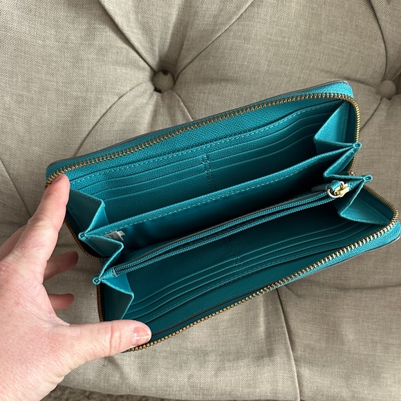 Coach Blue Studded Zip Wallet NWOT - Picture 4 of 7